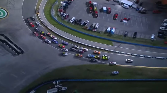 Leaders-wreck-each-other-early-in-Daytona-_-Xfinity-Extended-Highlights-from-the-Daytona-Road-Course-4-24-screenshot Résumé Vidéo des Super Start Batteries 188 NASCAR