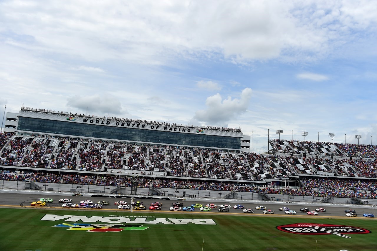 NASCAR, IndyCar, endurance, vous aimez les courses américaines et vous souhaitez en discuter avec d'autres fans francophones, alors n'hésitez rejoignez-nous sur Discord.