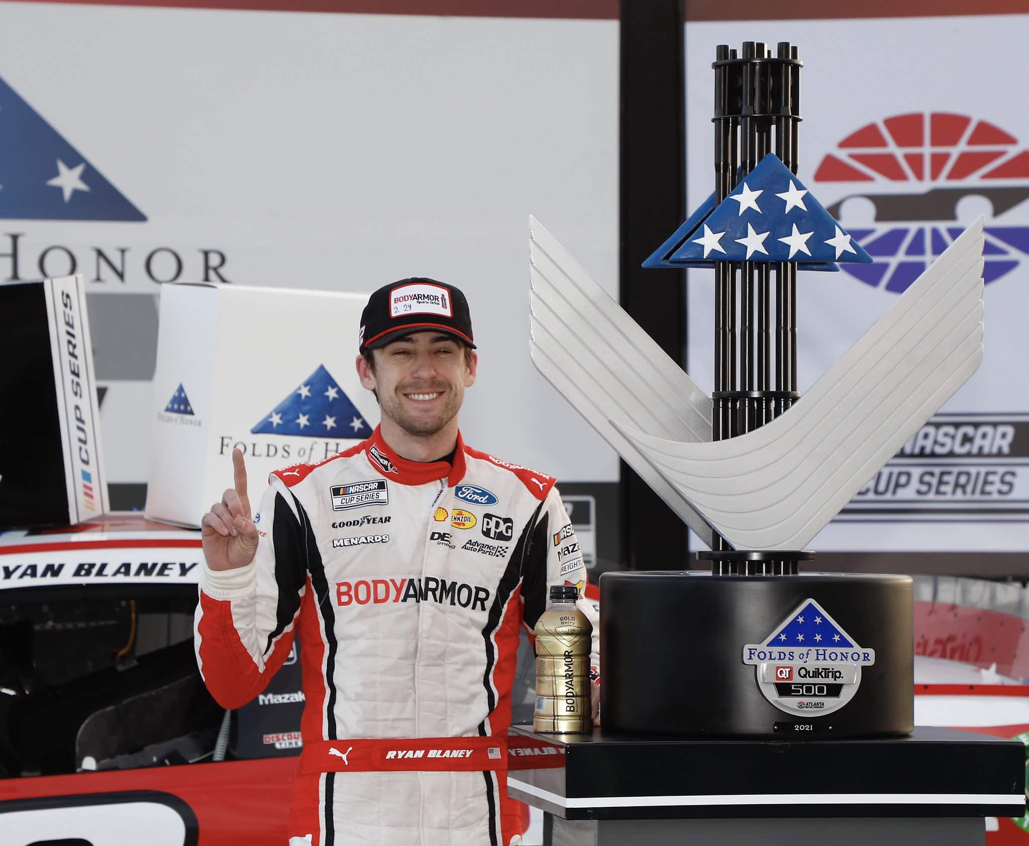 Ryan Blaney s'offre Larson