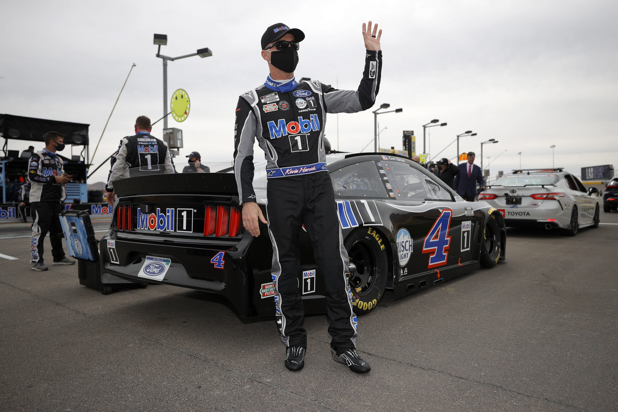 Harvick sauve les meubles