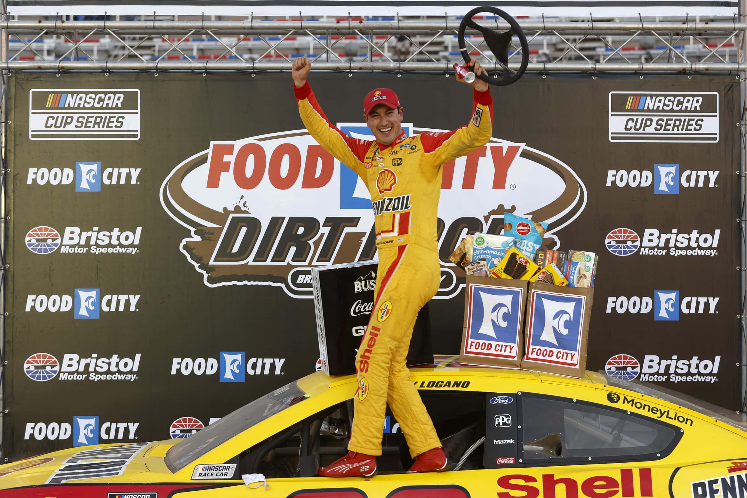 Joey Logano septième vainqueur en 2021