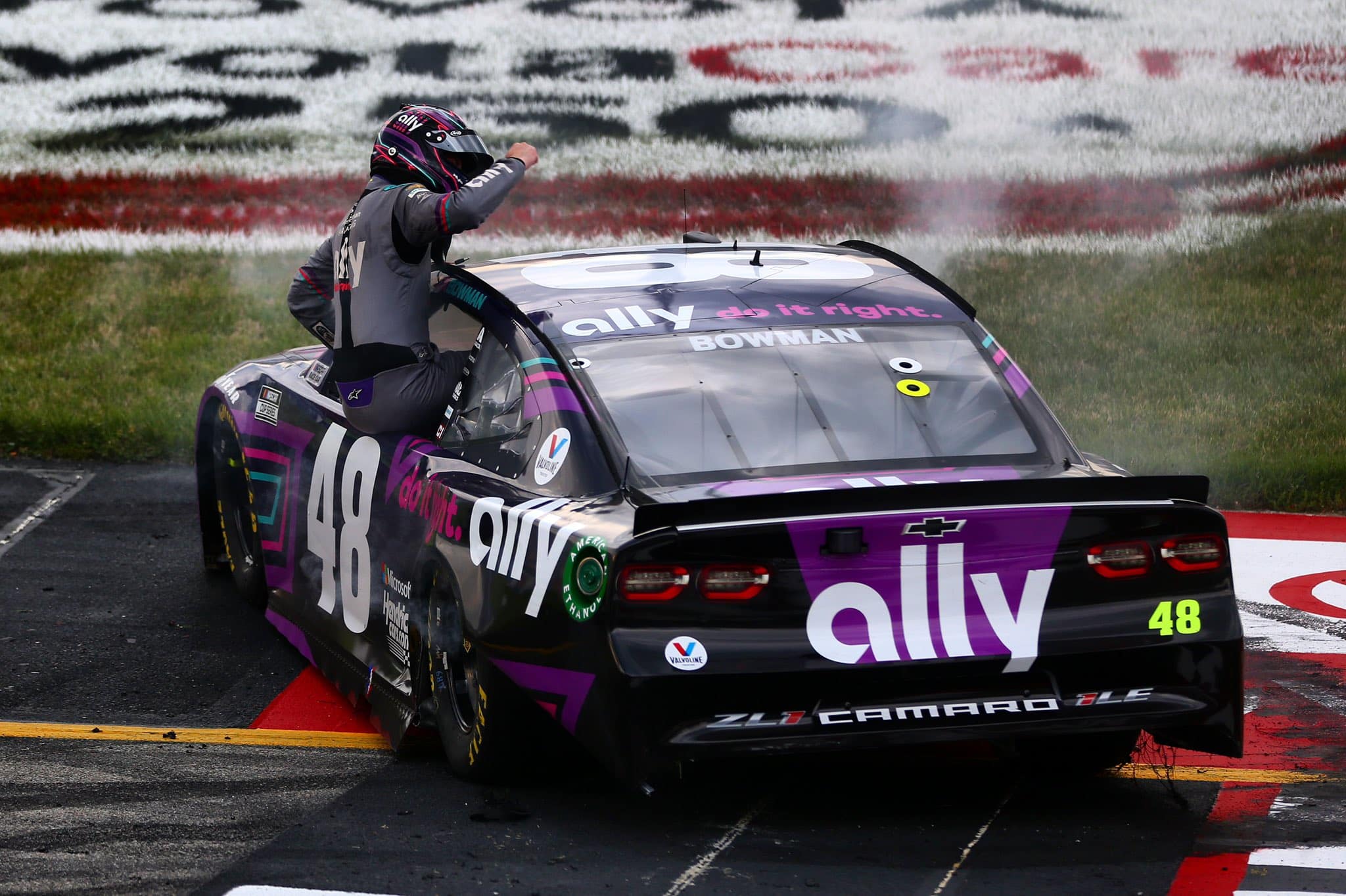 Alex Bowman crée la surprise