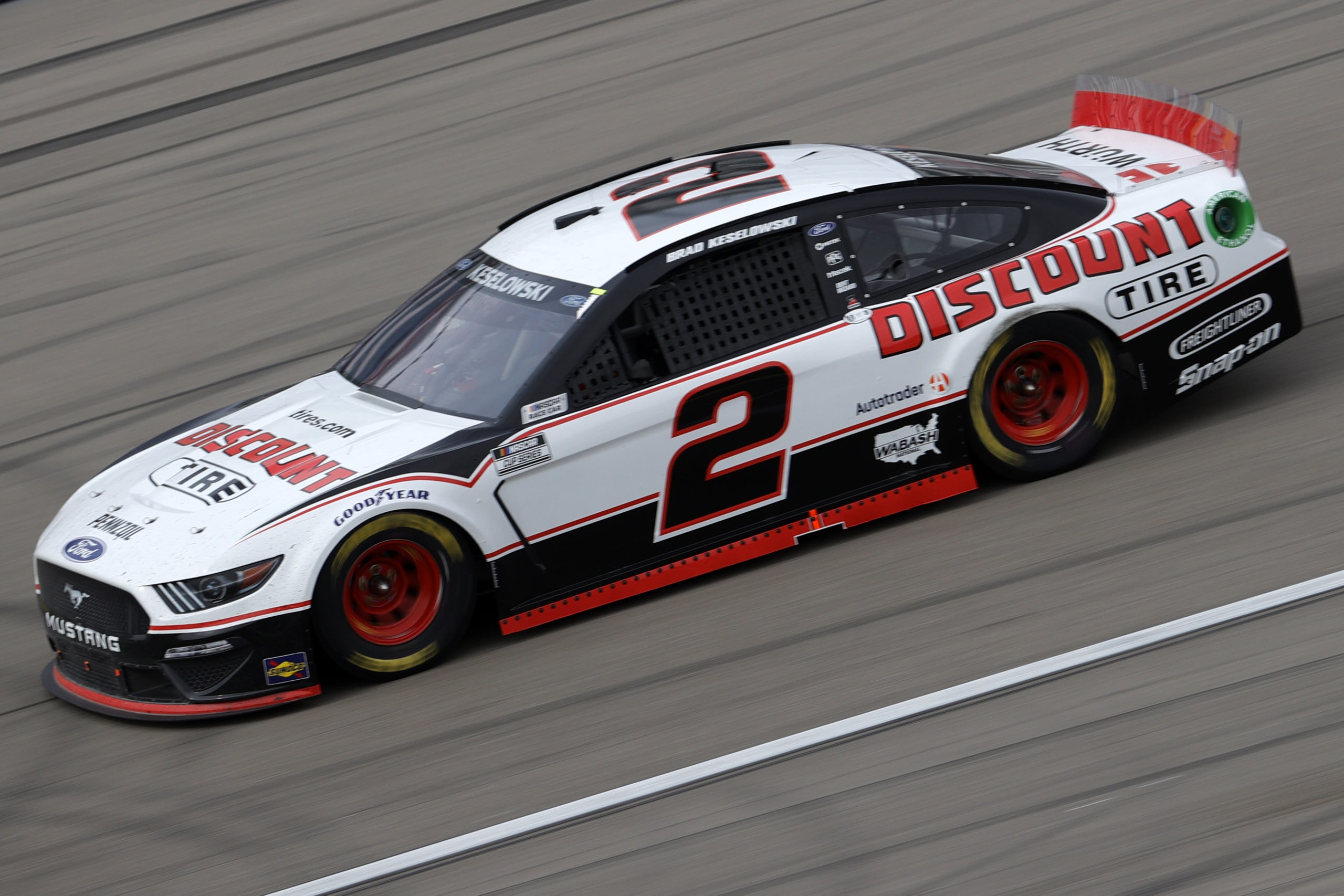 Brad Keselowski en pole au Kansas