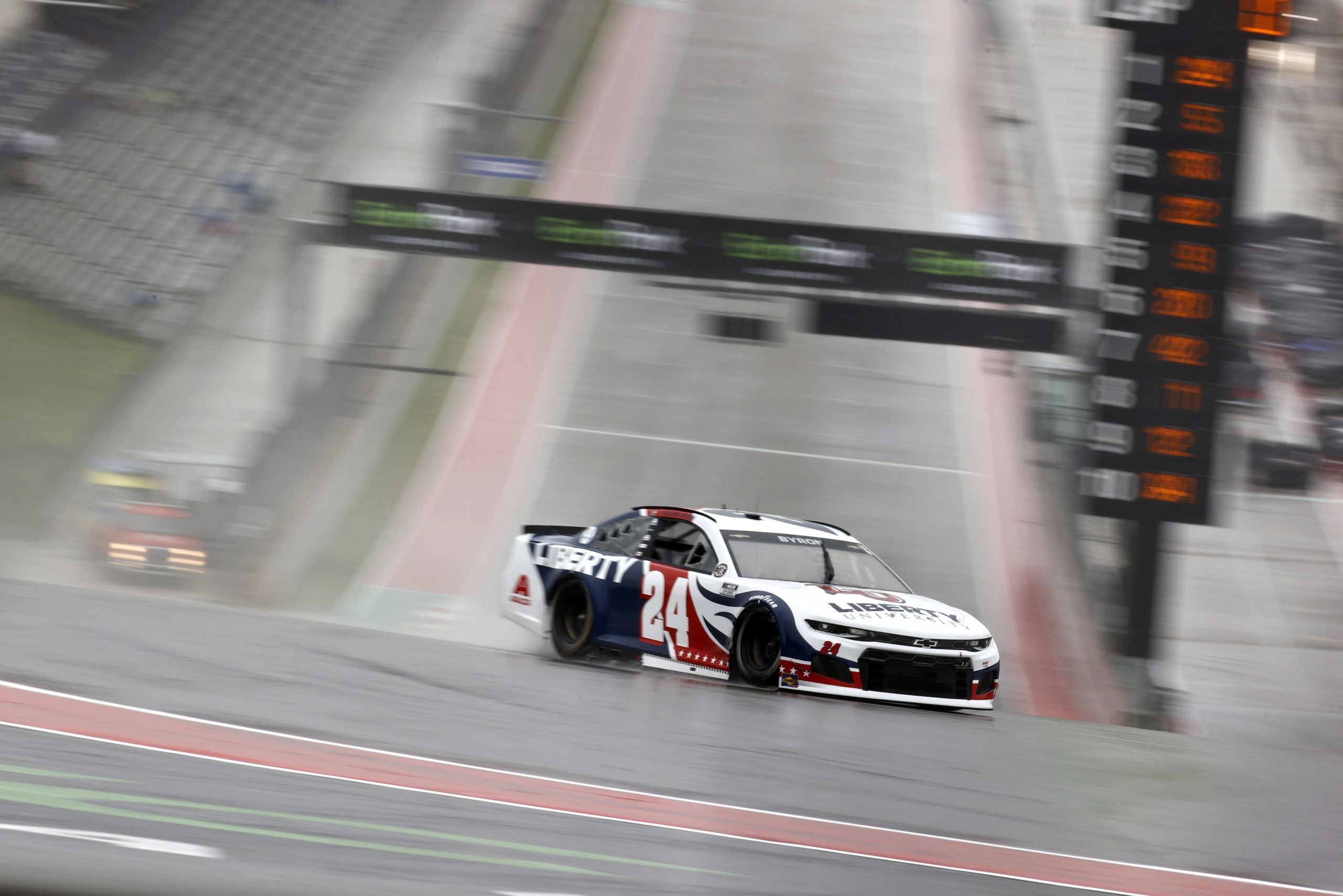 William Byron le plus rapide sous la pluie