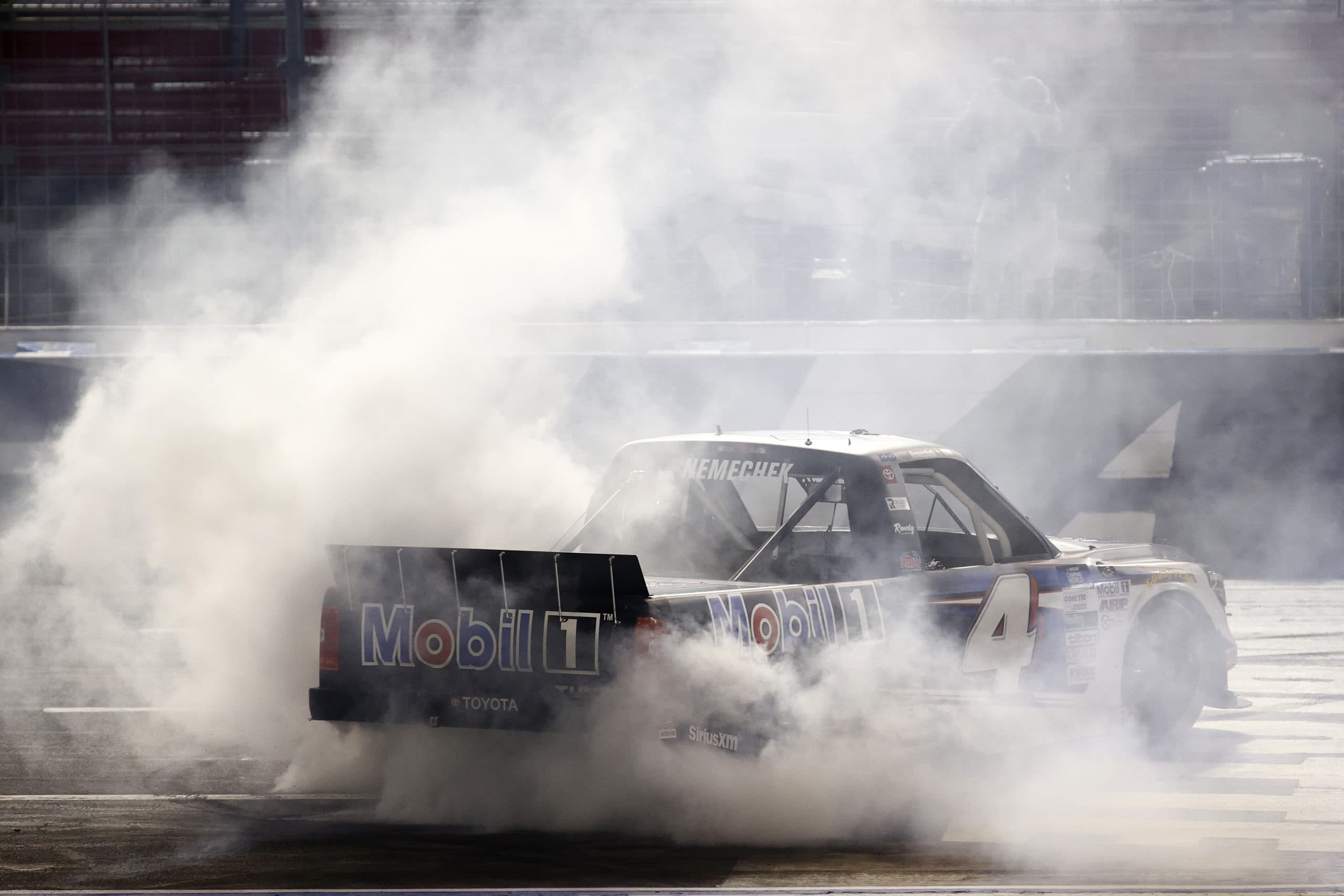 Nemechek s'impose à Charlotte