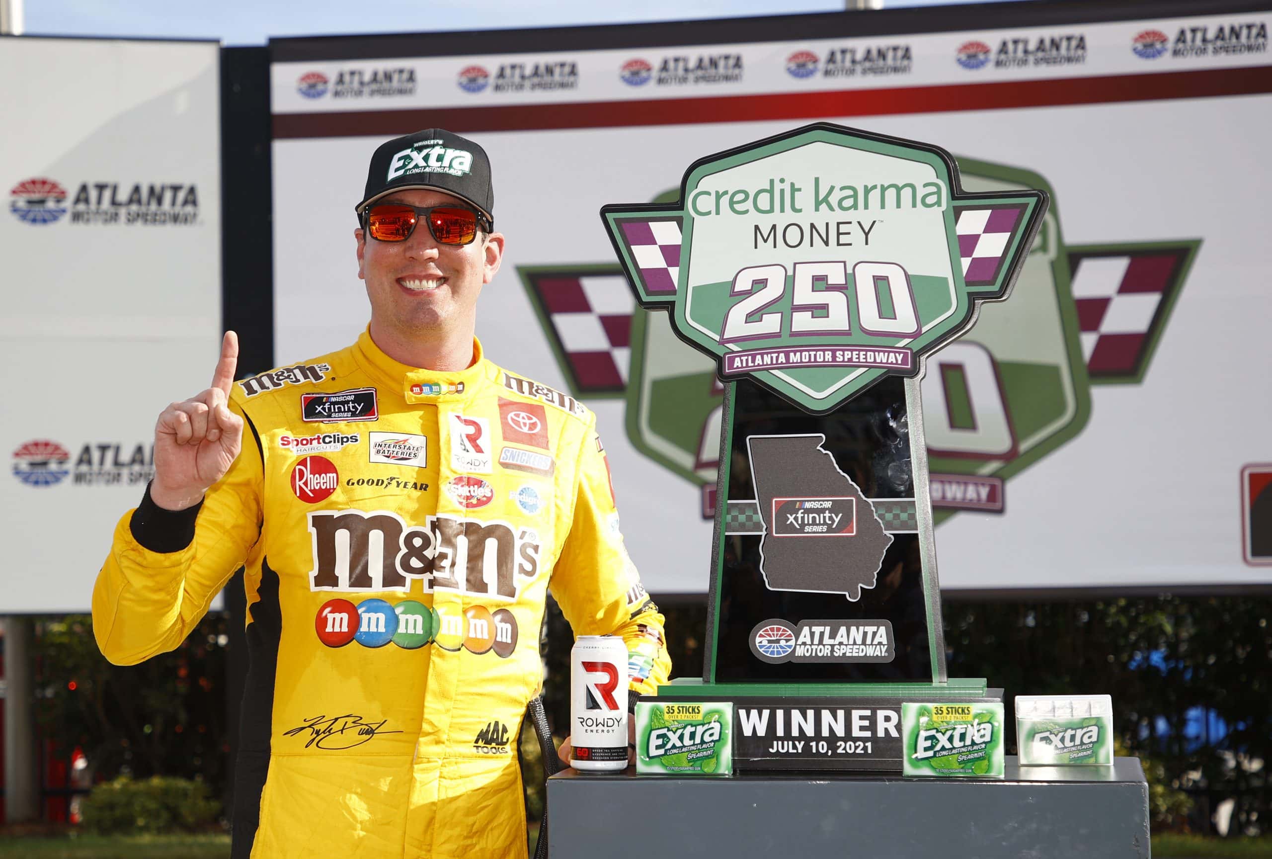 Kyle Busch termine invaincu