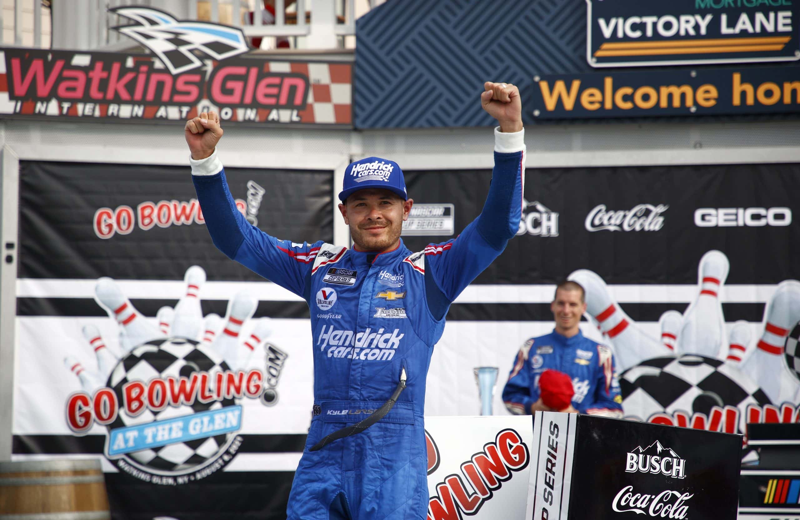 Kyle Larson fait coup double au Glen