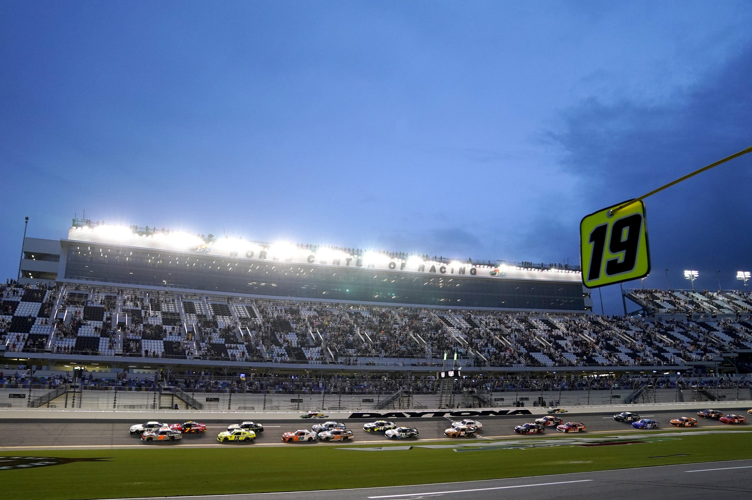 La pluie reporte la fin de course de Daytona