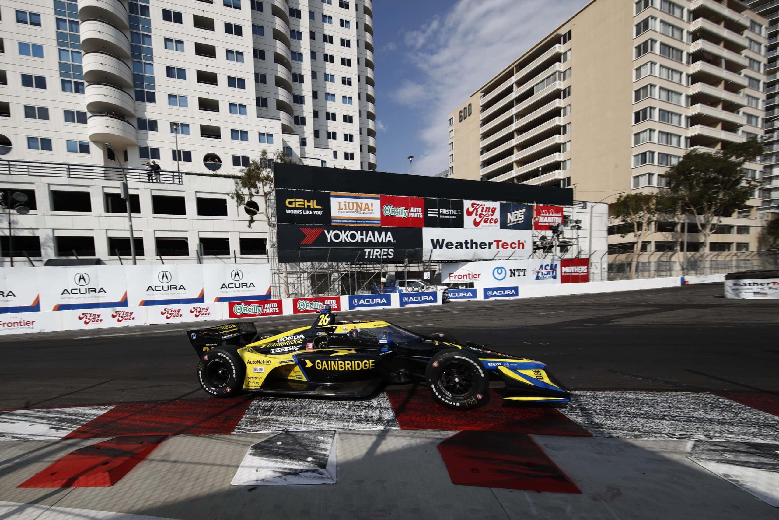 Colton Herta devant à Long Beach