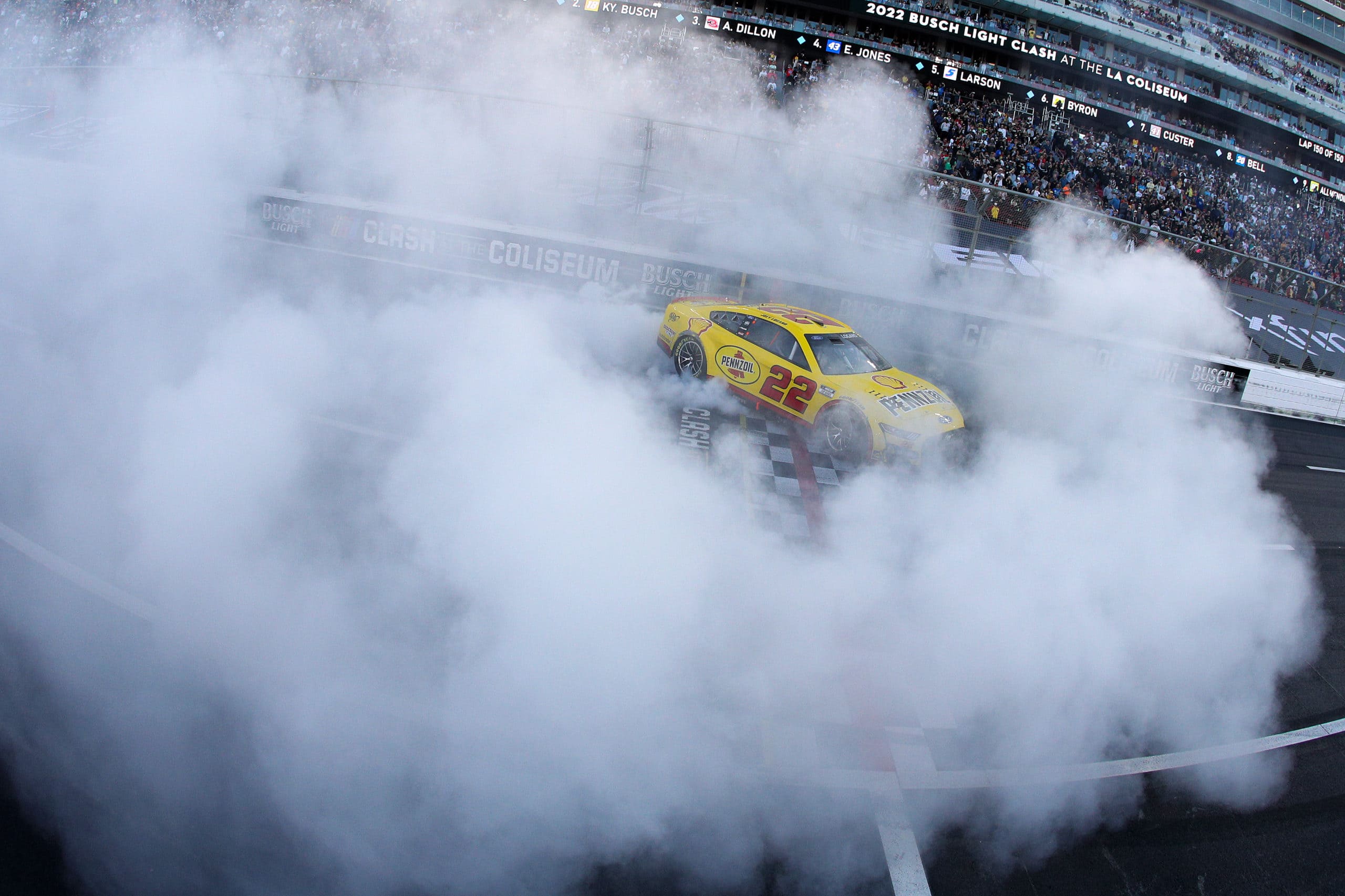 Joey Logano s'adjuge le premier Clash au Coliseum