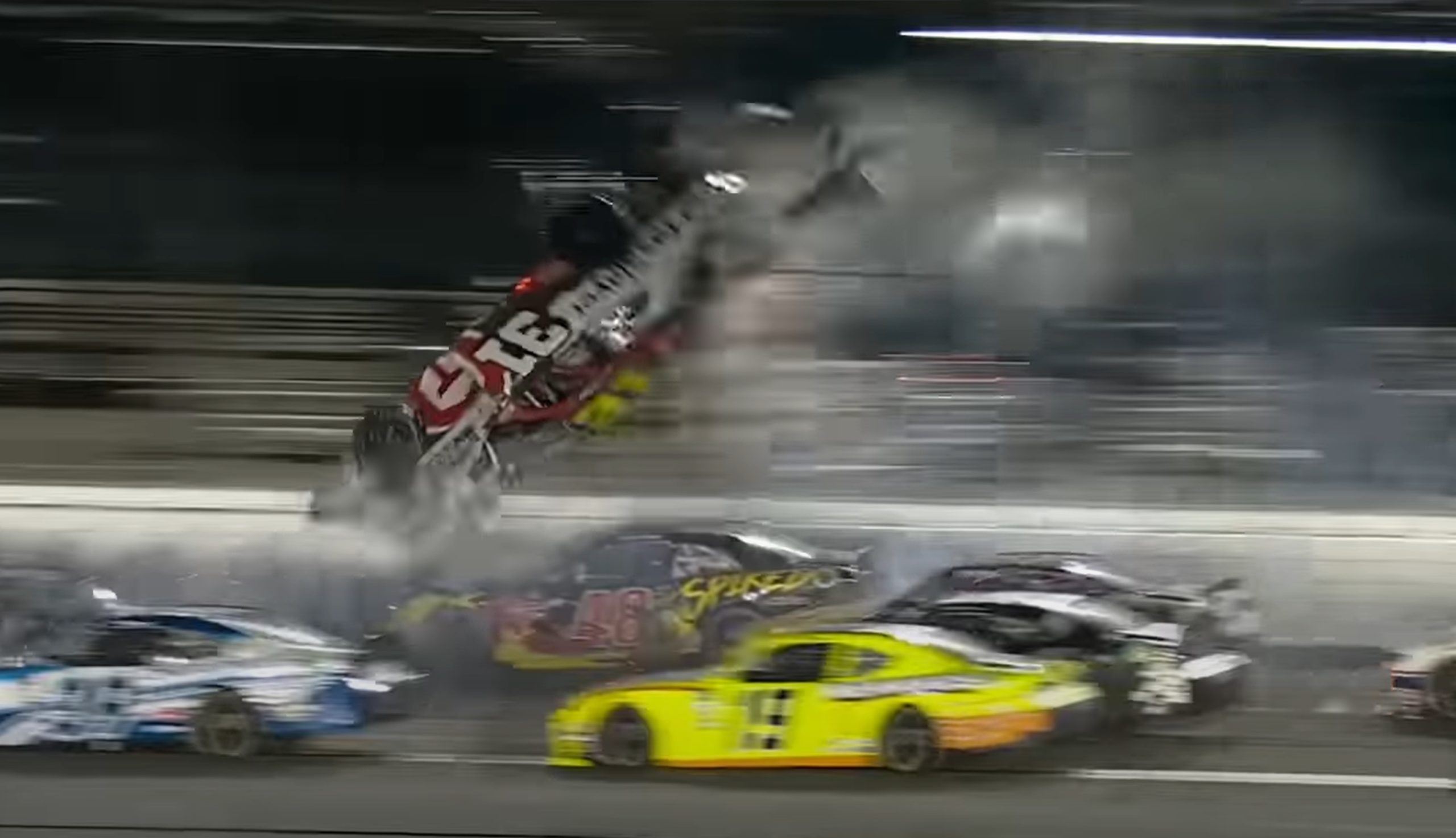 Vidéo du crash terrifiant de Myatt Snider