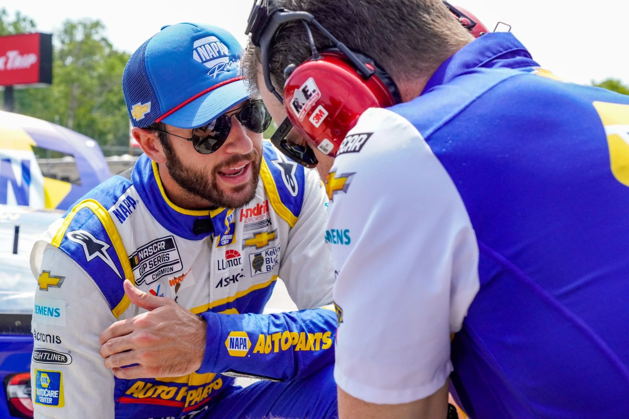 Chase Elliott enchaîne avec la pole