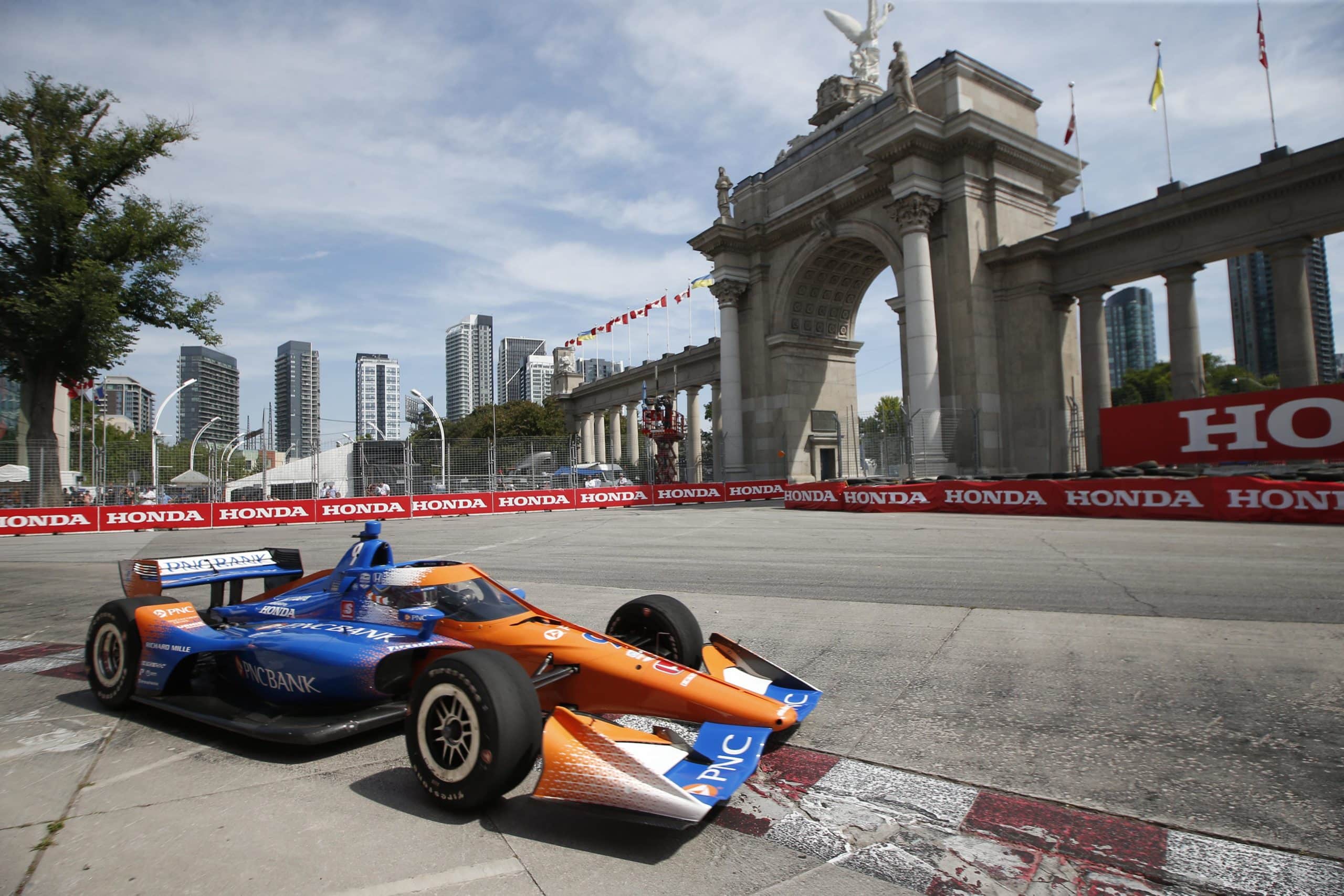 Scott Dixon égale Mario Andretti !