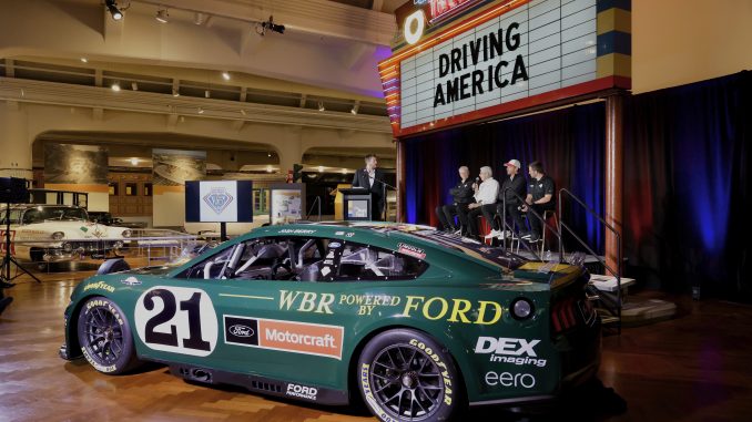 La Wood Brothers Racing a révélé au Henry Ford de Dearborn au Michigan la déco rétro qui sera utilisée à Darlington lors des Goodyear 400.