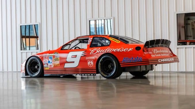 2004-dodge-intrepid-stock-car-with-charger-livery-01